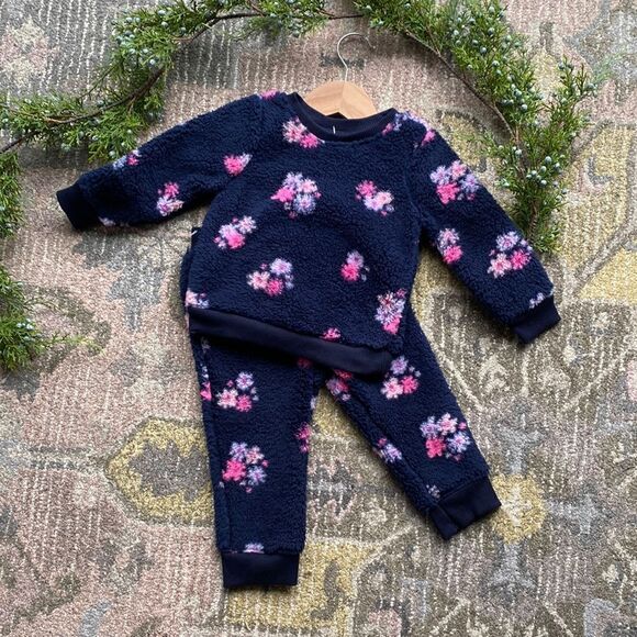 Cat & Jack 2 Piece Fleece Outfit/Set - Picture 1 of 9